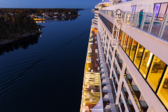 AIDAprima Blick vom Skywalk während der Fahrt durch die Schären