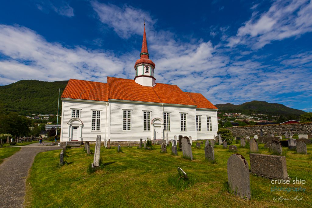 AIDAperla Nordfjordeid Eid Kirche