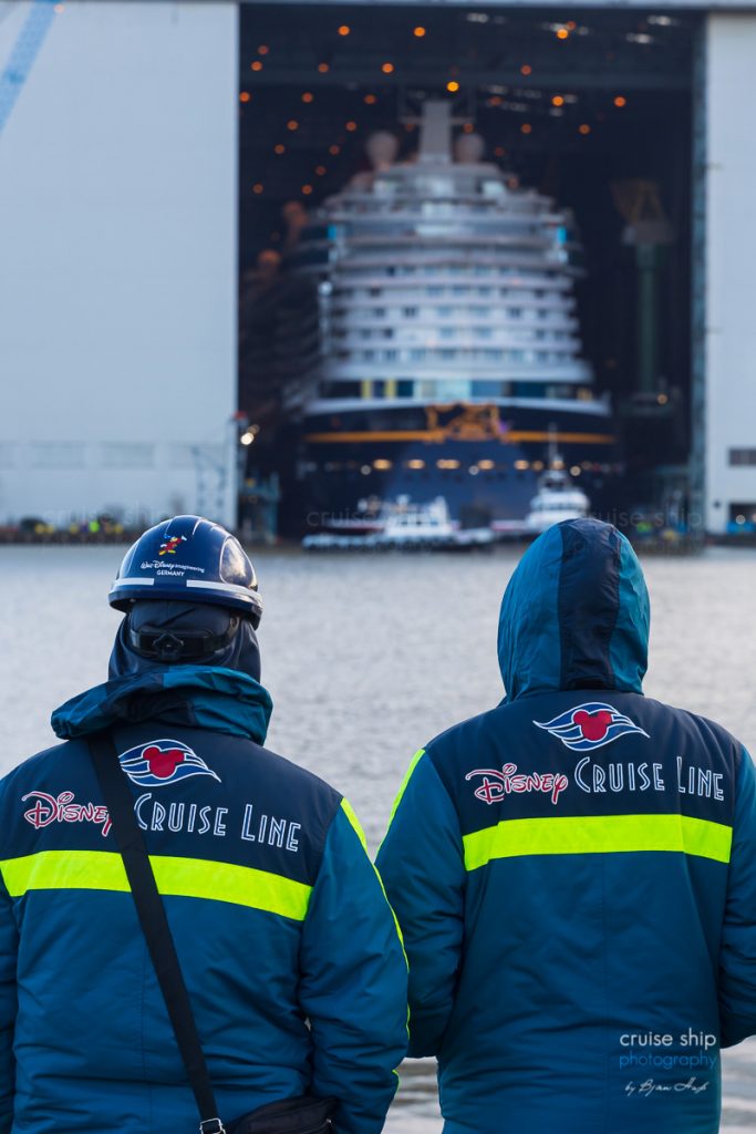 Disney Wish ausgedockt – Neue Schiffsklasse von Disney verlässt Baudock der Meyer Werft 1