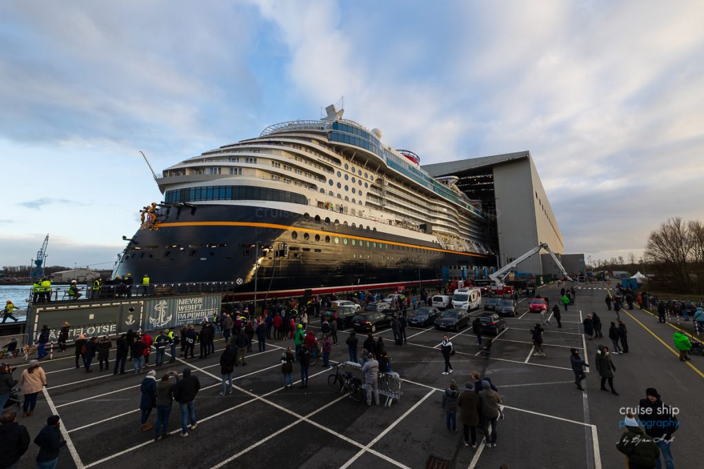 Disney Wish ausgedockt – Neue Schiffsklasse von Disney verlässt Baudock der Meyer Werft 2