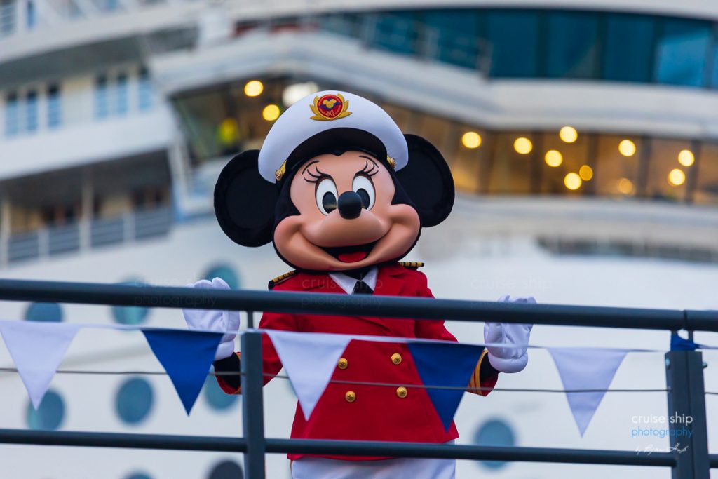 Disney Wish ausgedockt – Neue Schiffsklasse von Disney verlässt Baudock der Meyer Werft 6