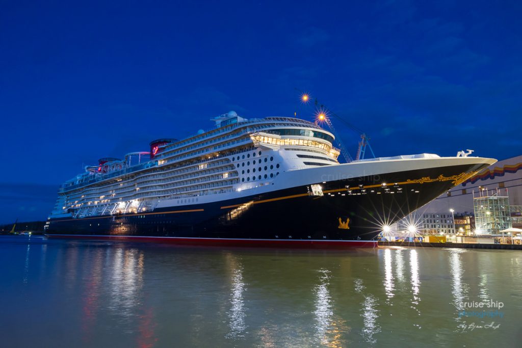 Disney Wish ausgedockt – Neue Schiffsklasse von Disney verlässt Baudock der Meyer Werft 7