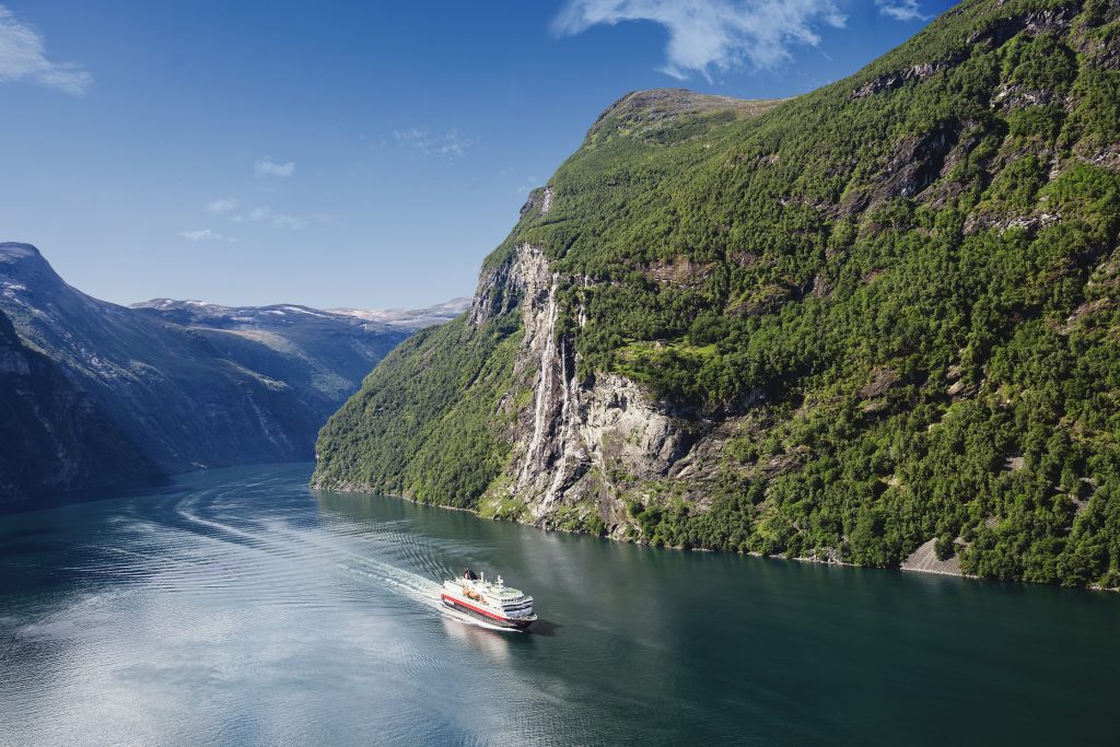 Projekt „Sea Zero“ auf Erfolgskurs:<br>Hurtigruten Norwegen erhält Fördermittel für Null-Emissionen-Schiff 1