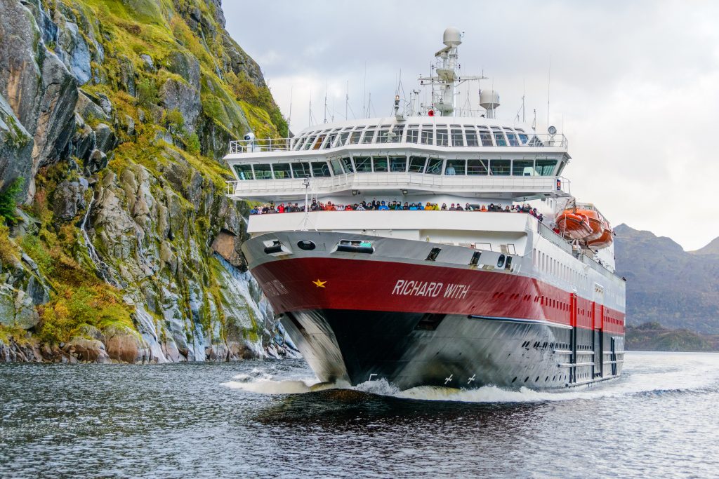Projekt „Sea Zero“ auf Erfolgskurs:<br>Hurtigruten Norwegen erhält Fördermittel für Null-Emissionen-Schiff 2