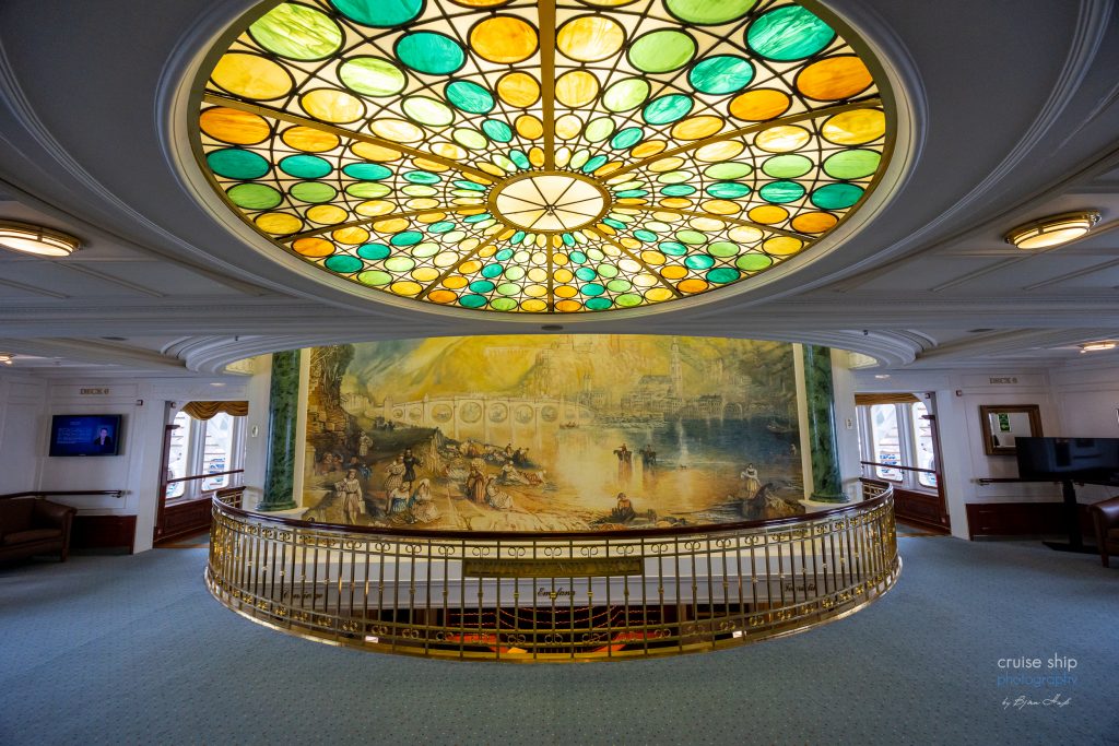 Kreuzfahrtschiff MS Deutschland Atrium
