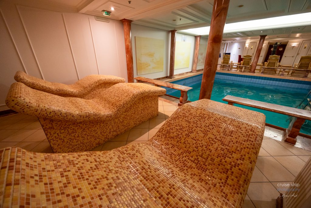 Spa Innenpool auf dem Kreuzfahrtschiff MS Deutschland