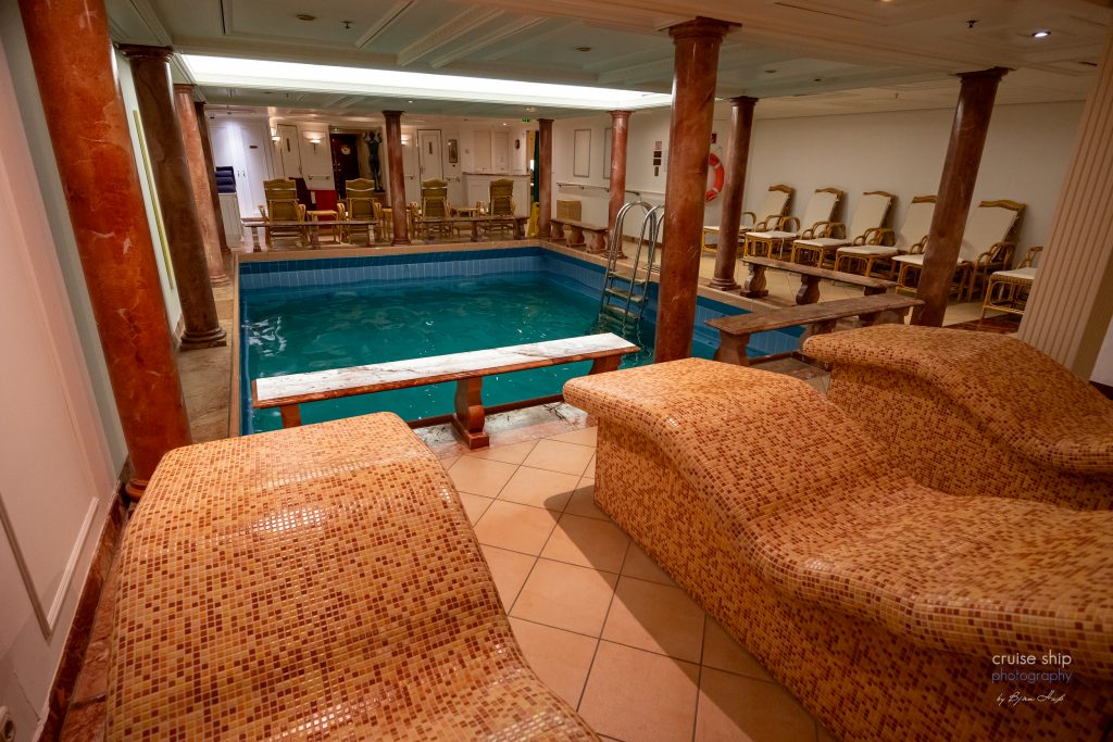 Spa Innenpool auf dem Kreuzfahrtschiff MS Deutschland