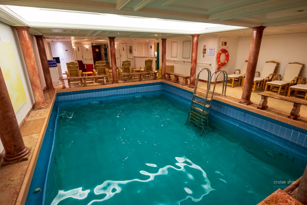 Spa Innenpool auf dem Kreuzfahrtschiff MS Deutschland