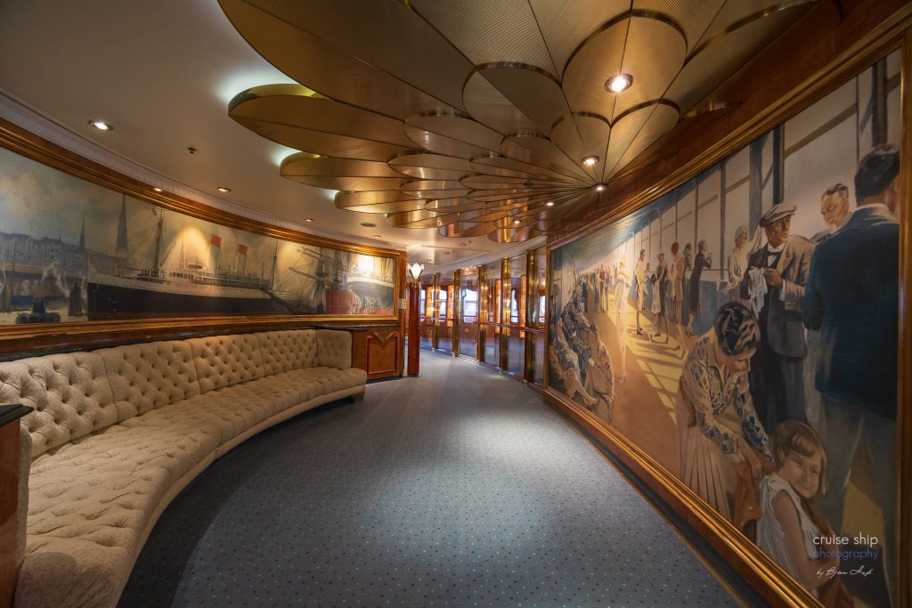 Kolonnaden auf dem Kreuzfahrtschiff MS Deutschland