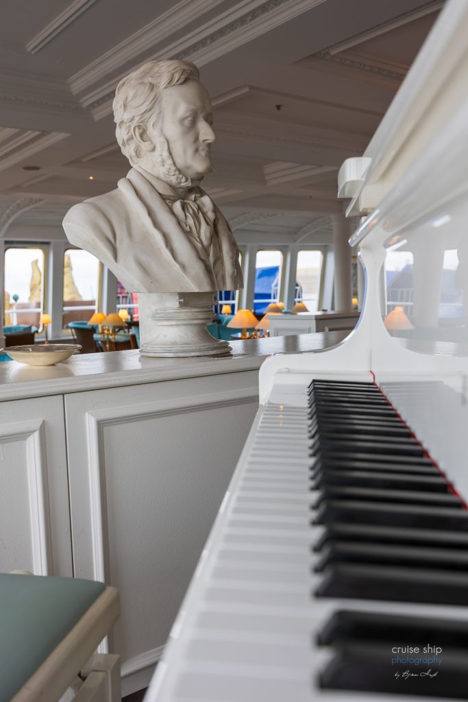 Lido Terrasse auf dem Kreuzfahrtschiff MS Deutschland