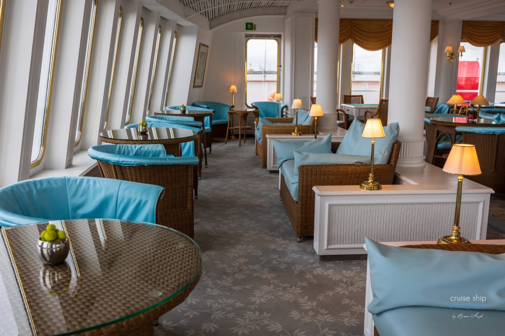 Lido Terrasse auf dem Kreuzfahrtschiff MS Deutschland