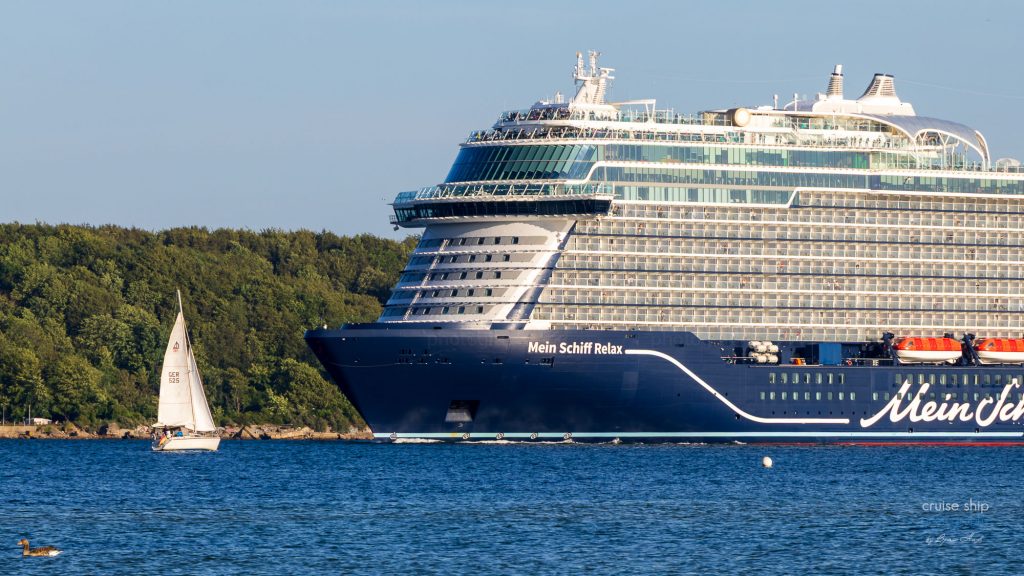 "Neue Bildergalerie: Mein Schiff Relax in Kiel online!" 1
