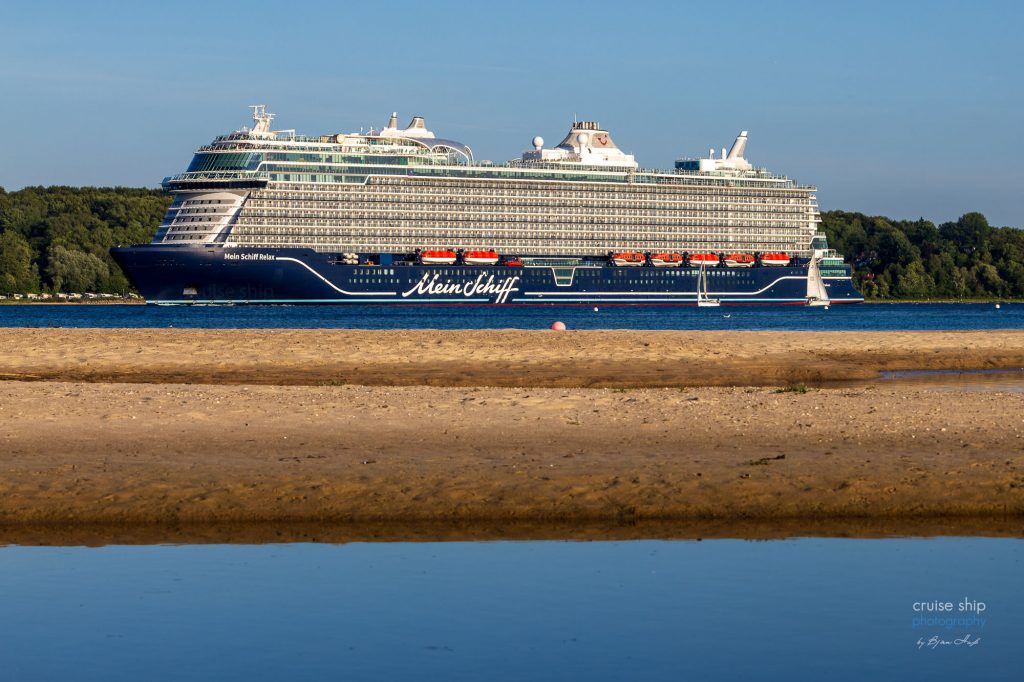 Mein Schiff Relax verlässt Kiel zur Kreuzfahrt nach Norwegen