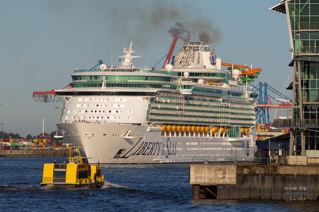 Kreuzfahrtschiff Liberty of the Seas im Hamburger Hafen