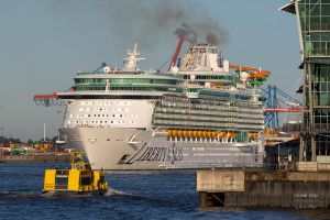 Kreuzfahrtschiff Liberty of the Seas im Hamburger Hafen